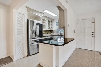 1050 NW 13th St in Boca Raton, FL - Building Photo - Building Photo