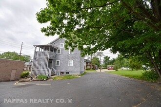 2219-2221 4th St in Cuyahoga Falls, OH - Building Photo - Building Photo