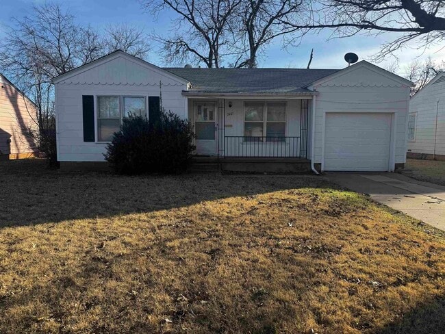 property at 2407 Inglewood Dr