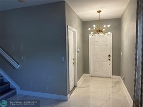 2952 NW 33rd Ln in Lauderdale Lakes, FL - Building Photo - Building Photo