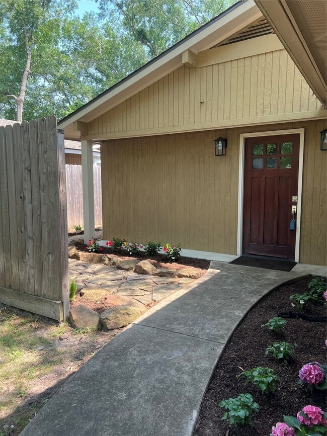 property at 6 Blue Fox Rd