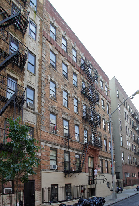 230 S 1st St in Brooklyn, NY - Building Photo