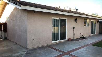 12108 Cochise Dr in Riverside, CA - Foto de edificio - Building Photo