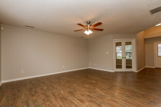 908 Sheffield Dr in Greenwood, IN - Foto de edificio - Building Photo