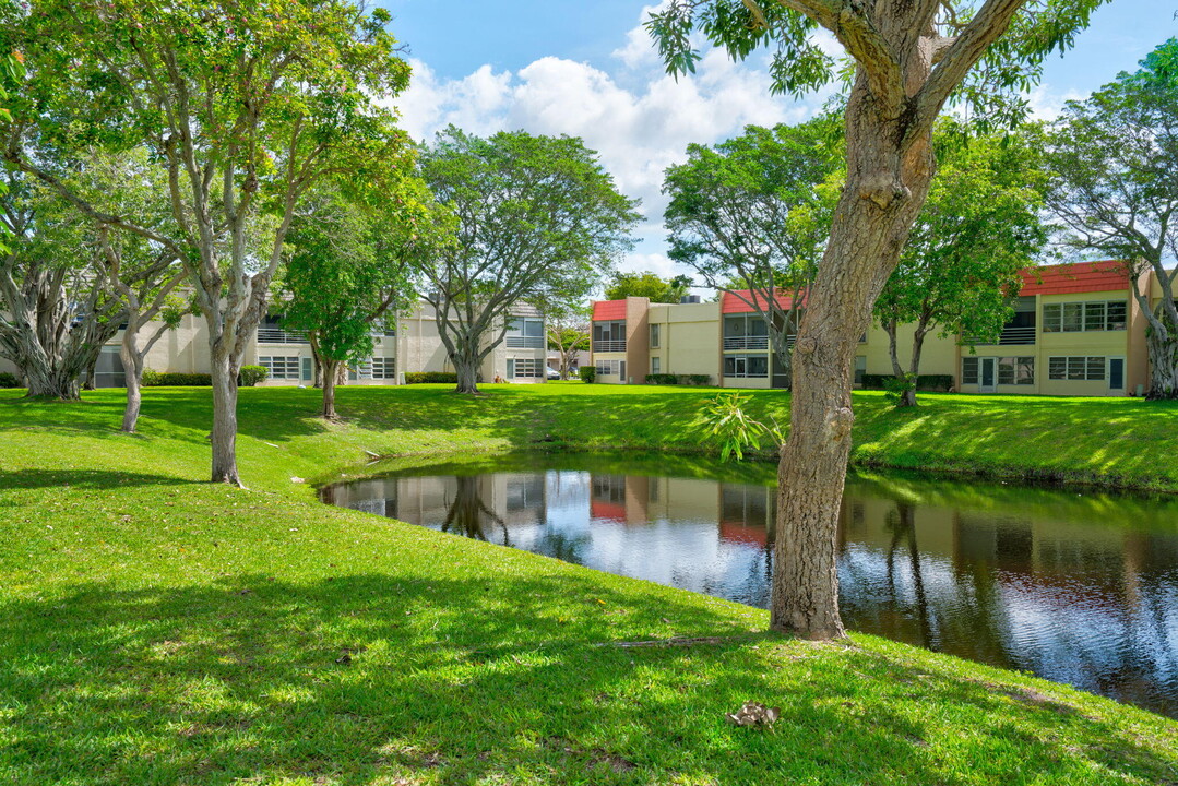 2900 Fiore Way in Delray Beach, FL - Building Photo