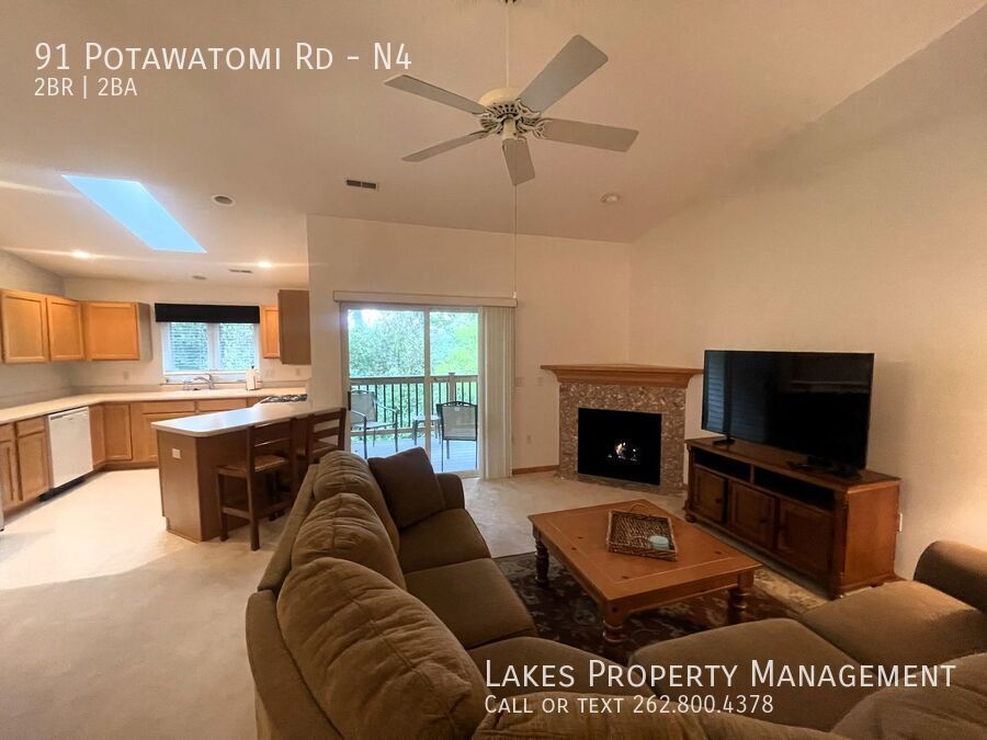 91 Potawatomi Rd in Williams Bay, WI - Building Photo