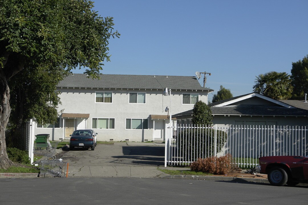 451 Ranker Pl in Hayward, CA - Foto de edificio