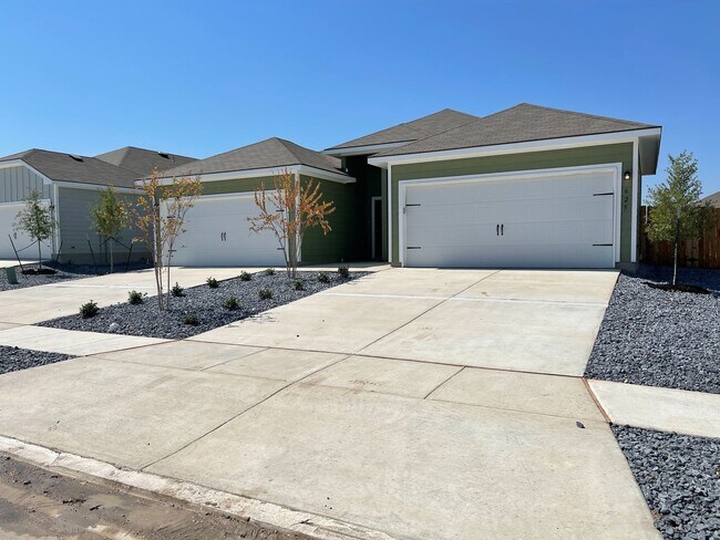 625 Heathers Wy in Seguin, TX - Building Photo - Building Photo