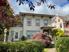 209 College Ave, Unit 2 in Elmira, NY - Building Photo