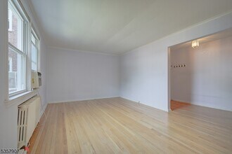 349 Bloomfield Ave in Bloomfield, NJ - Building Photo - Building Photo