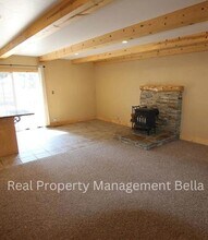 1050 Mohawk St in South Lake Tahoe, CA - Building Photo - Building Photo