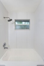 1883 Smith Dr in North Palm Beach, FL - Foto de edificio - Building Photo