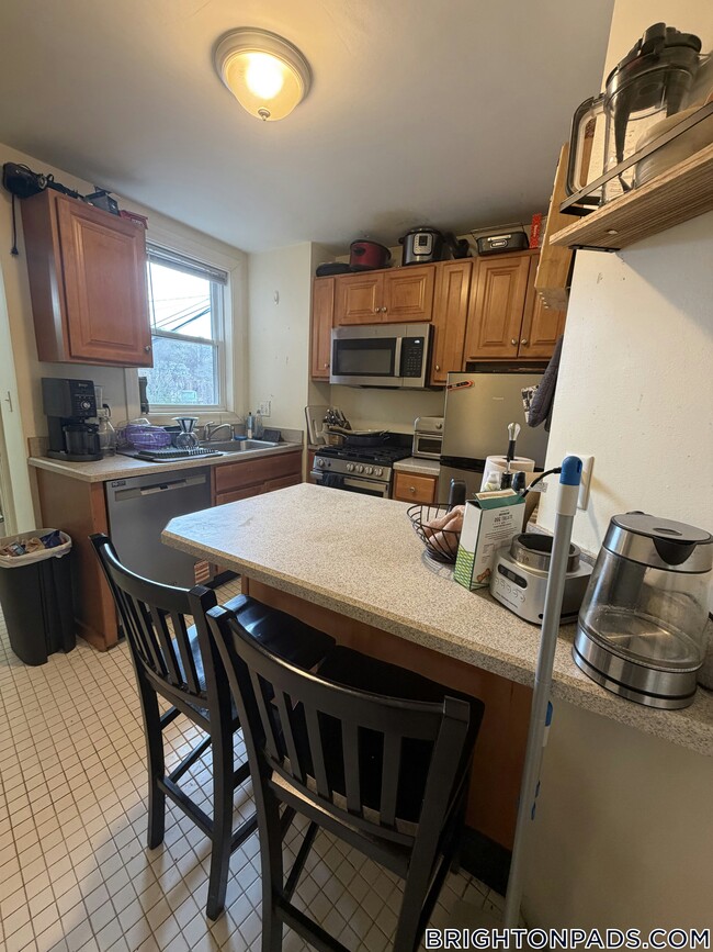 15 Wallingford Rd, Unit 1 in Boston, MA - Foto de edificio - Building Photo