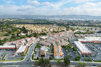 Las Colinas in Walnut, CA - Foto de edificio - Building Photo