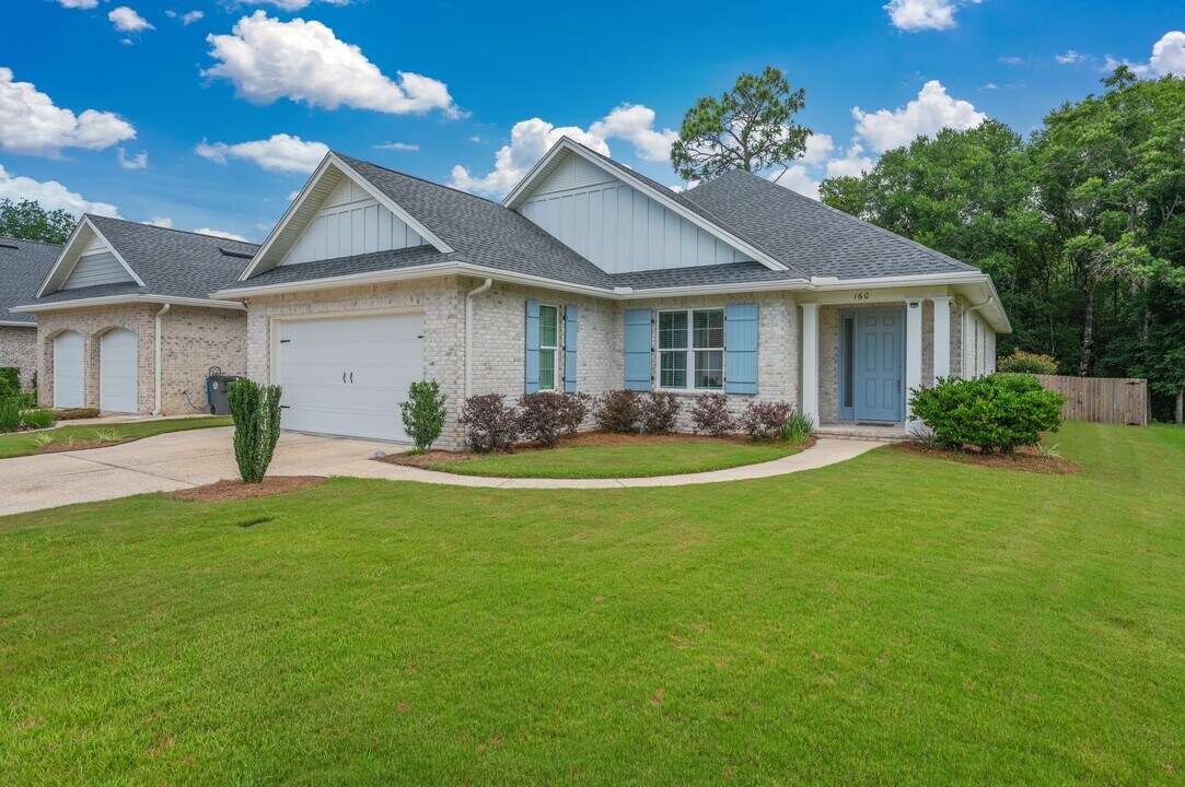 160 Raiders Trail in Valparaiso, FL - Building Photo