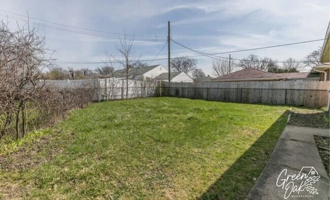 19201 Hathaway Ln in Warrensville Heights, OH - Building Photo - Building Photo