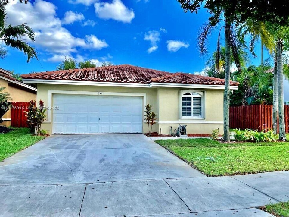 330 Via Firenza Way in Davie, FL - Building Photo