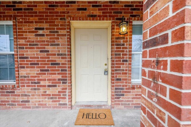 2220 Santa Cleotilde Ave in Laredo, TX - Foto de edificio - Building Photo