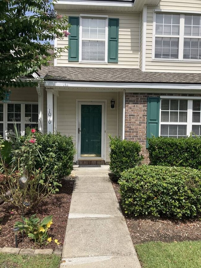 property at 1010 Palisade Cir