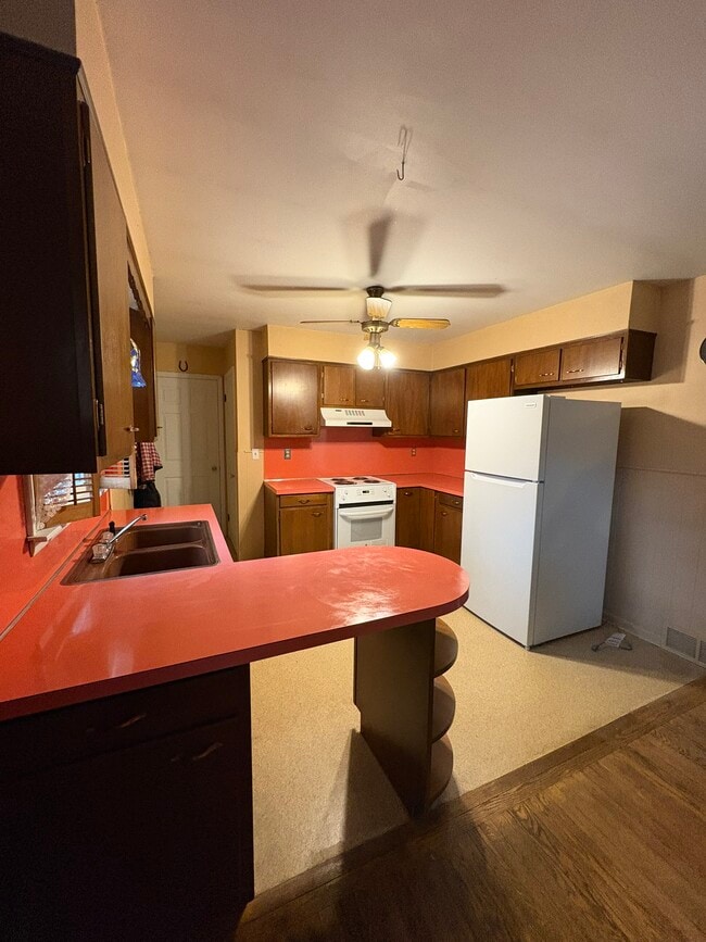 628 Sunny Ln in Ballston Spa, NY - Foto de edificio - Building Photo