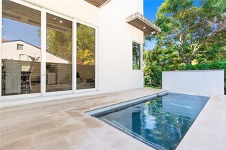 3395 Shipping Ave in Miami, FL - Building Photo - Building Photo