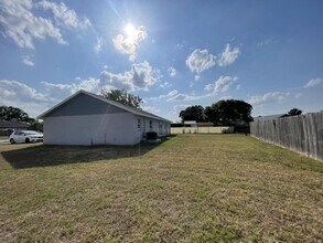 801 Poplarwood Ln in Kissimmee, FL - Building Photo - Building Photo