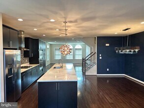 20674 Duxbury Terrace in Ashburn, VA - Foto de edificio - Building Photo