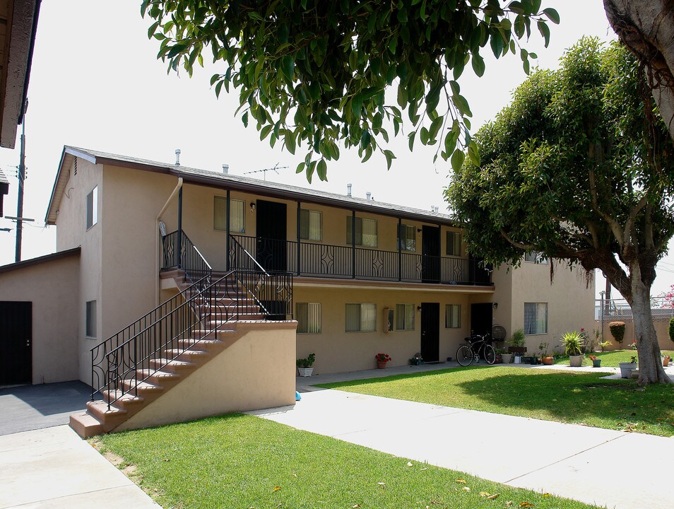 13119 Partridge St in Garden Grove, CA - Foto de edificio