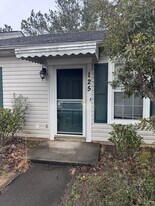 125 St Kitts Ct in Greenwood, SC - Building Photo
