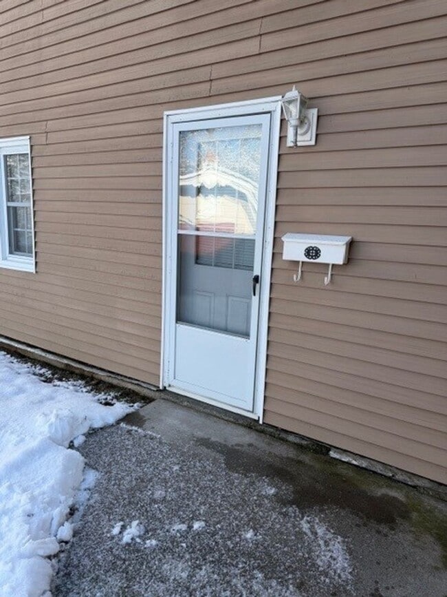 8 Bellevue Terrace in Seymour, CT - Building Photo - Building Photo