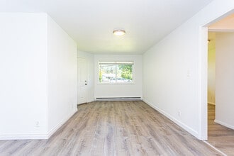 Sherwood Forest Apartments in Lakewood, WA - Building Photo - Interior Photo