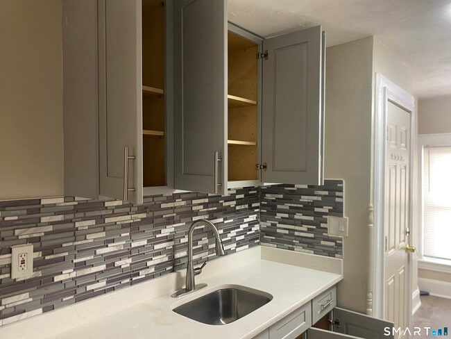 454 Summit St in Bridgeport, CT - Building Photo - Building Photo