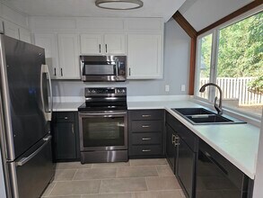 22222 SW Mandan Dr in Tualatin, OR - Building Photo - Building Photo