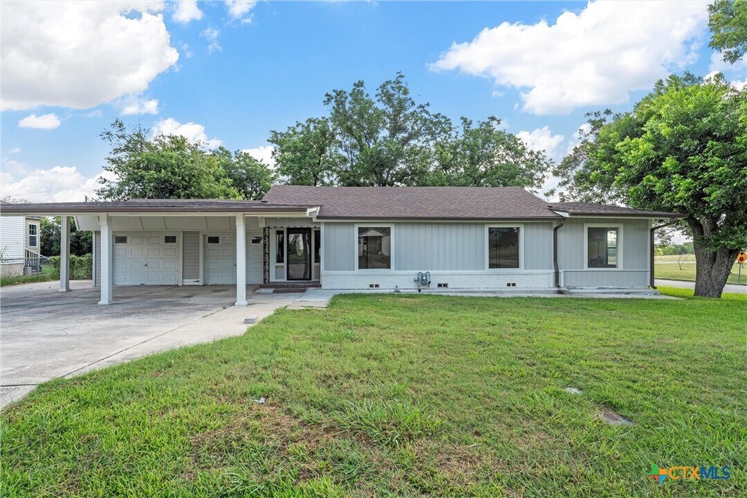 1524 E Avenue B in Temple, TX - Building Photo
