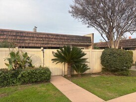 3800 Stockdale Hwy in Bakersfield, CA - Building Photo