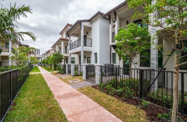 4769 NW 83rd Pkwy in Doral, FL - Building Photo - Building Photo