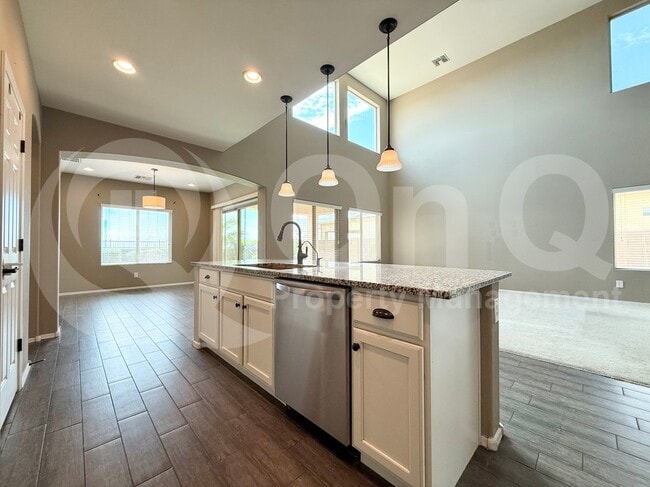 5495 W Victory Way in Florence, AZ - Foto de edificio - Building Photo