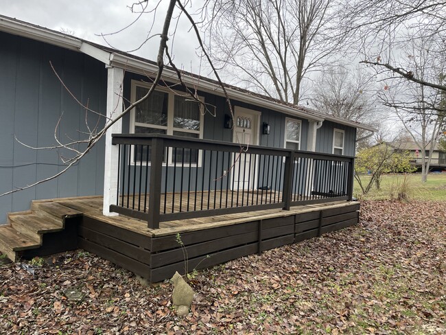 6647 Kenny Lane in Byrnes Mill, MO - Foto de edificio - Building Photo