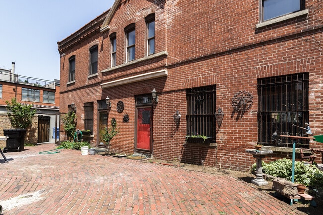 property at 315 S Ashland Ave