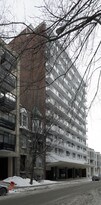 Plaza Hutchison in Montréal, QC - Building Photo