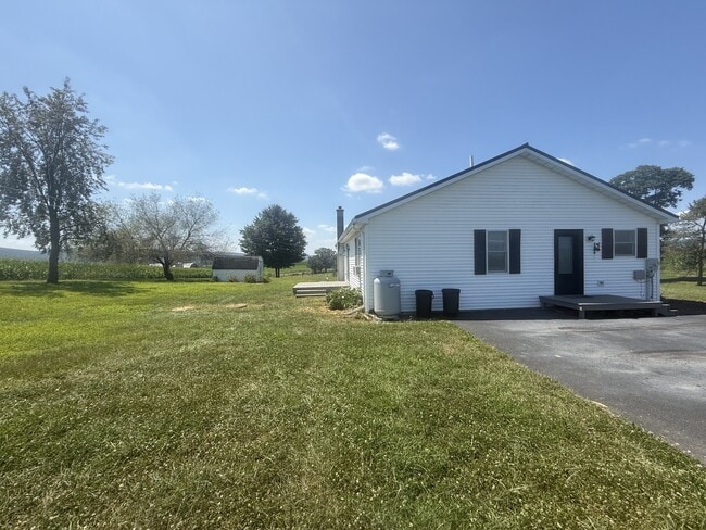 880 W Matterstown Rd in Millersburg, PA - Foto de edificio - Building Photo