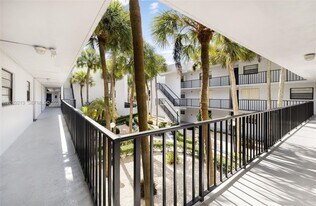 10825 SW 112th Ave in Miami, FL - Building Photo