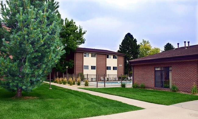 PINETREE in Denver, CO - Building Photo - Building Photo