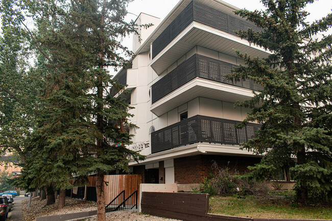 Bankview Place in Calgary, AB - Building Photo - Building Photo