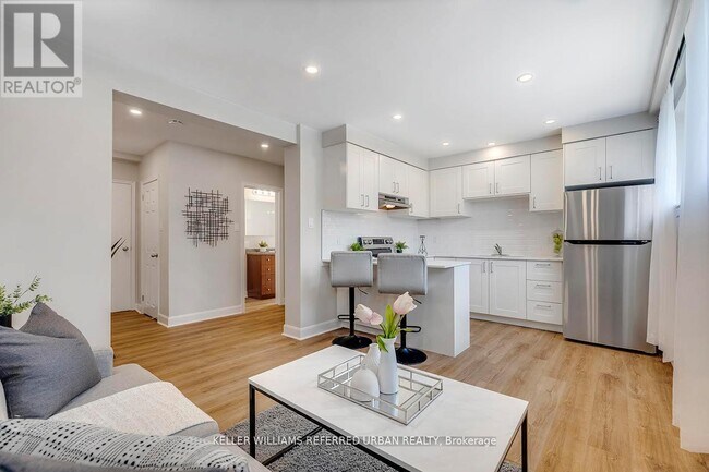 90 Portland St in Toronto, ON - Building Photo - Building Photo