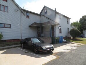 4 Orchard St in Manchester, CT - Building Photo - Building Photo