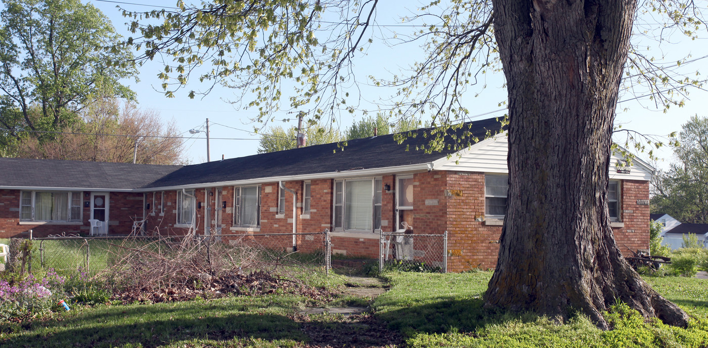 202 E Clinton St in Danville, IN - Building Photo