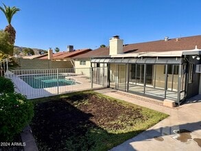 10628 S 44th Pl in Phoenix, AZ - Foto de edificio - Building Photo