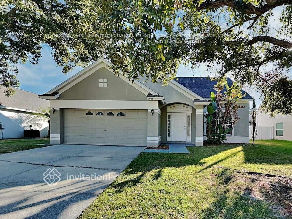 7108 49th Pl E in Palmetto, FL - Foto de edificio