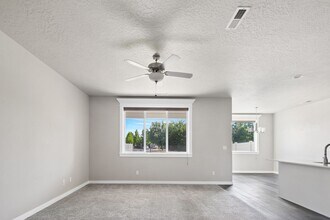 2177 E Sharptail St in Meridian, ID - Foto de edificio - Building Photo
